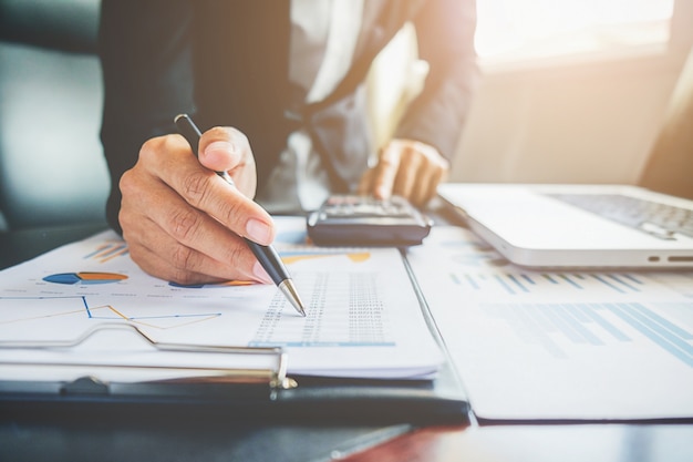 Licitações e Contratos Administrativos
